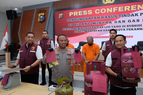 Polda Riau Bekuk Dua Pelaku Pengoplos Gas LPG Bersubsidi
